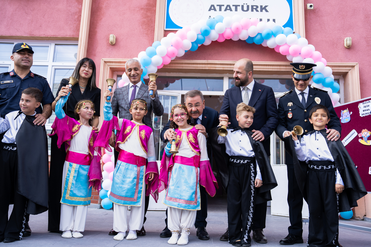 YENİ EĞİTİM ÖĞRETİM YILININ İLK GÜNÜNDE YAKUP ODABAŞI’DAN ÖĞRENCİLERE ZİYARET